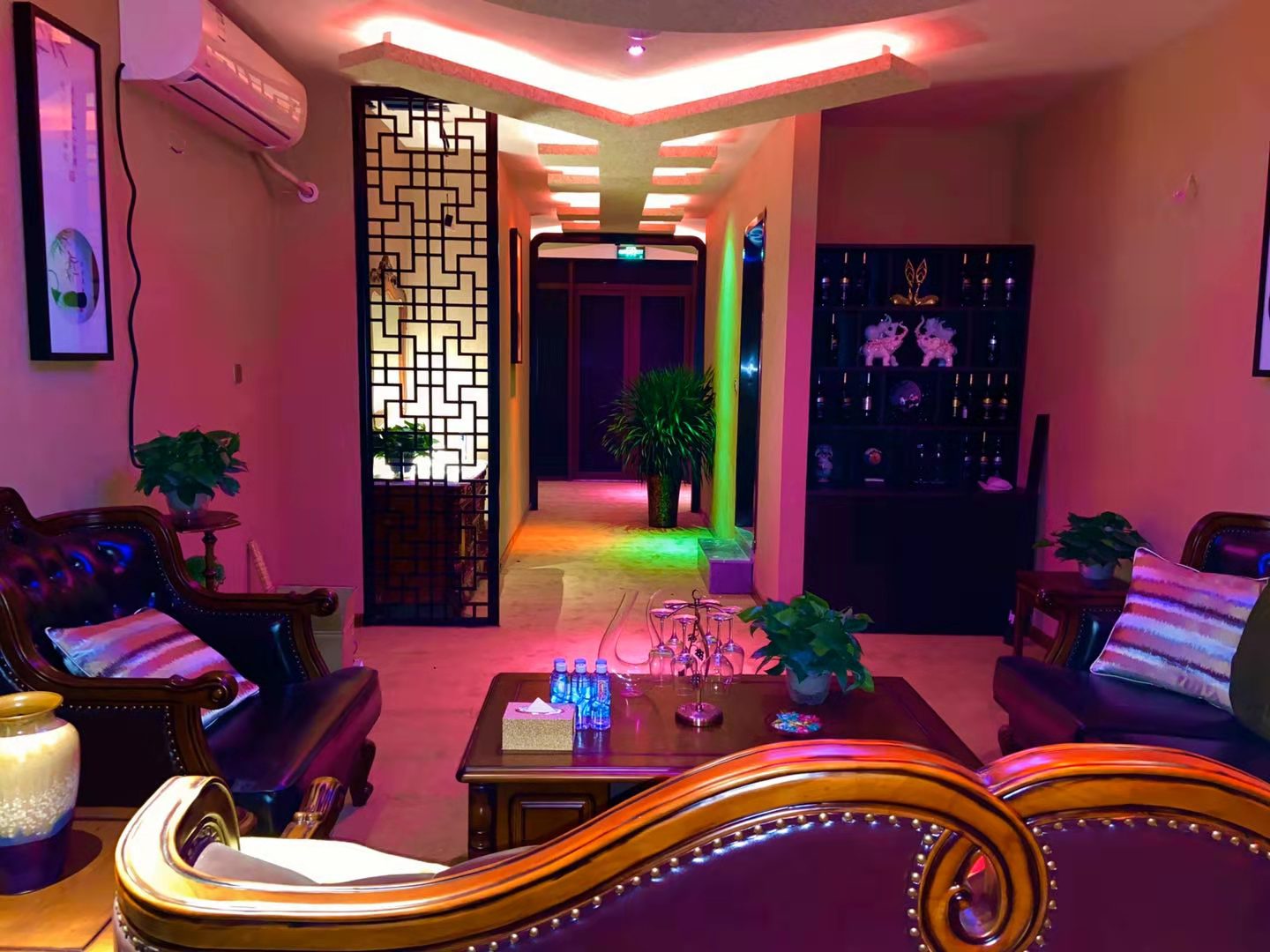 《东莞高端油压会所探秘：兄弟带我体验未知项目》